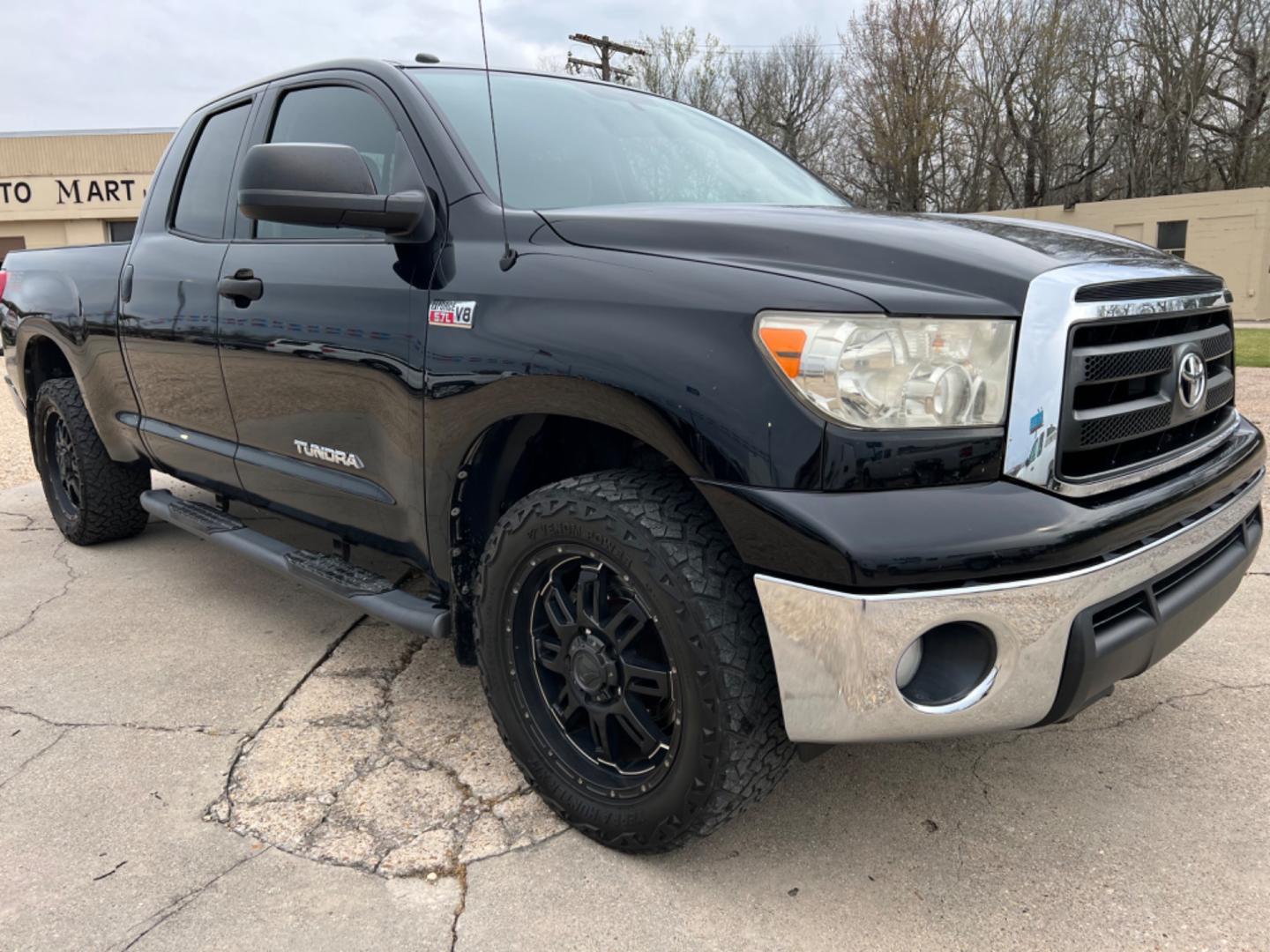 2013 Black /Tan Toyota Tundra TSS (5TFUW5F17DX) with an 5.7 V8 engine, Automatic transmission, located at 4520 Airline Hwy, Baton Rouge, LA, 70805, (225) 357-1497, 30.509325, -91.145432 - 2013 Toyota Tundra Double Cab 4X4 ****One Owner & No Accidents**** 5.7 V8 Gas, 199K Miles, Power Windows, Locks & Mirrors, Spray In Bedliner, Tow Pkg. NO IN HOUSE FINANCING. FOR INFO PLEASE CONTACT JEFF AT 225 357-1497 CHECK OUT OUR A+ RATING WITH THE BETTER BUSINESS BUREAU WE HAVE BEEN A FAMILY OWN - Photo#3